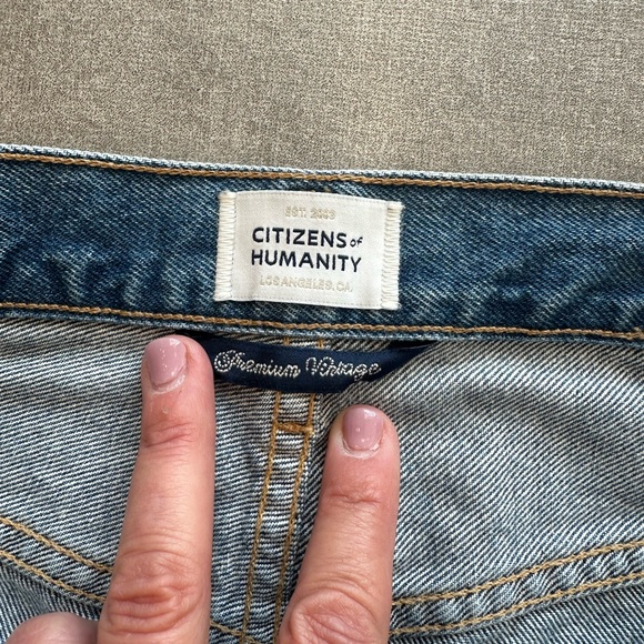 Citizens of Humanity Distressed Barrel Jean 32 - Picture 8 of 8